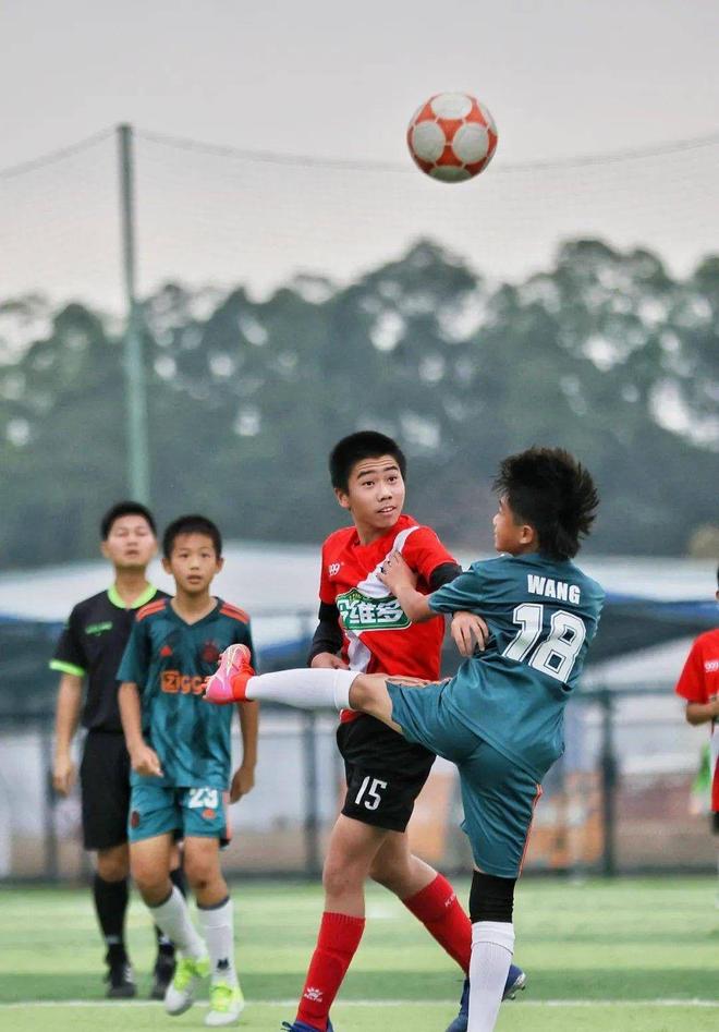 4小时搞定1笔转会！皇马官宣21岁前锋加盟：穆帅钦点 西甲25场11球