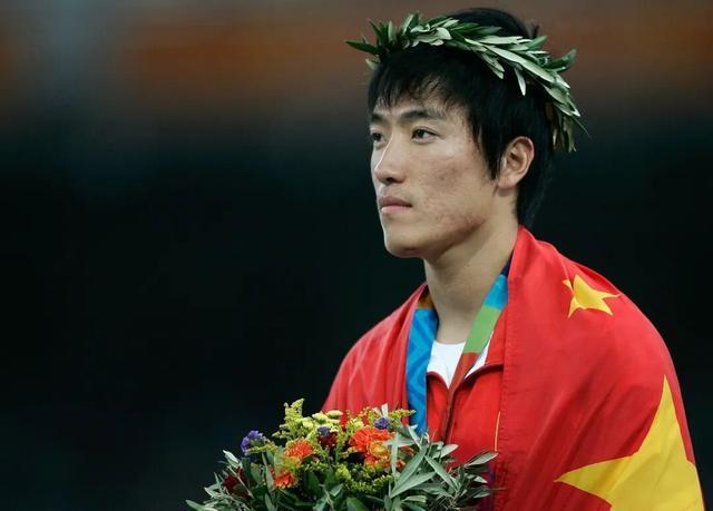 上海男篮接受央视采访,卢伟谈激励样本,张镇麟谈成长,李弘权谈拼搏,王哲林谈职业生涯圆满!