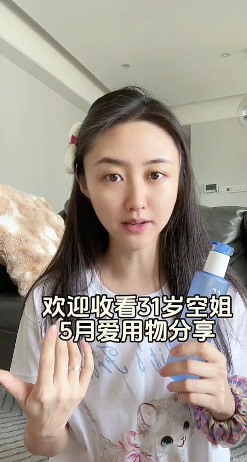 她是足球报主任，和董路水火不容对骂5年，如今仍在足球媒体一线