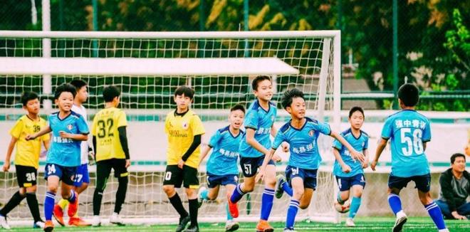 4小时搞定1笔转会！皇马官宣21岁前锋加盟：穆帅钦点 西甲25场11球