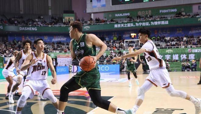 买乌郎攻防俱佳，泰山外援合同年必爆发 泽卡4场造11球 陷续约两难